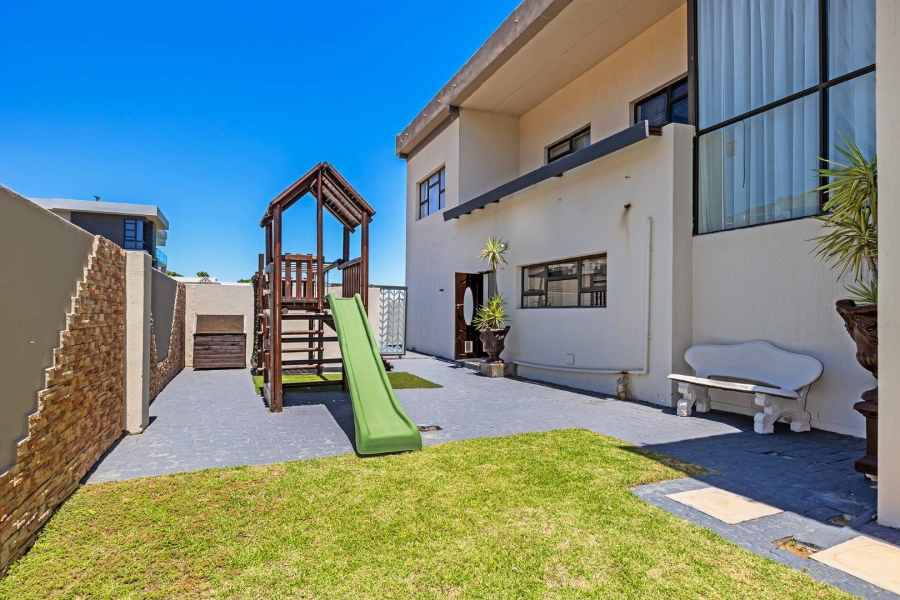 8 Bedroom Property for Sale in Baronetcy Estate Western Cape